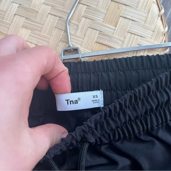 TNA Aritzia‎ move distance 3” shorts black - Picture 3 of 4
